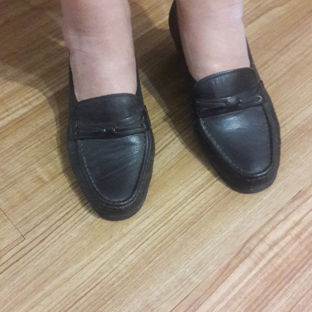 Leather itallian shoes. It is a gift, but big for